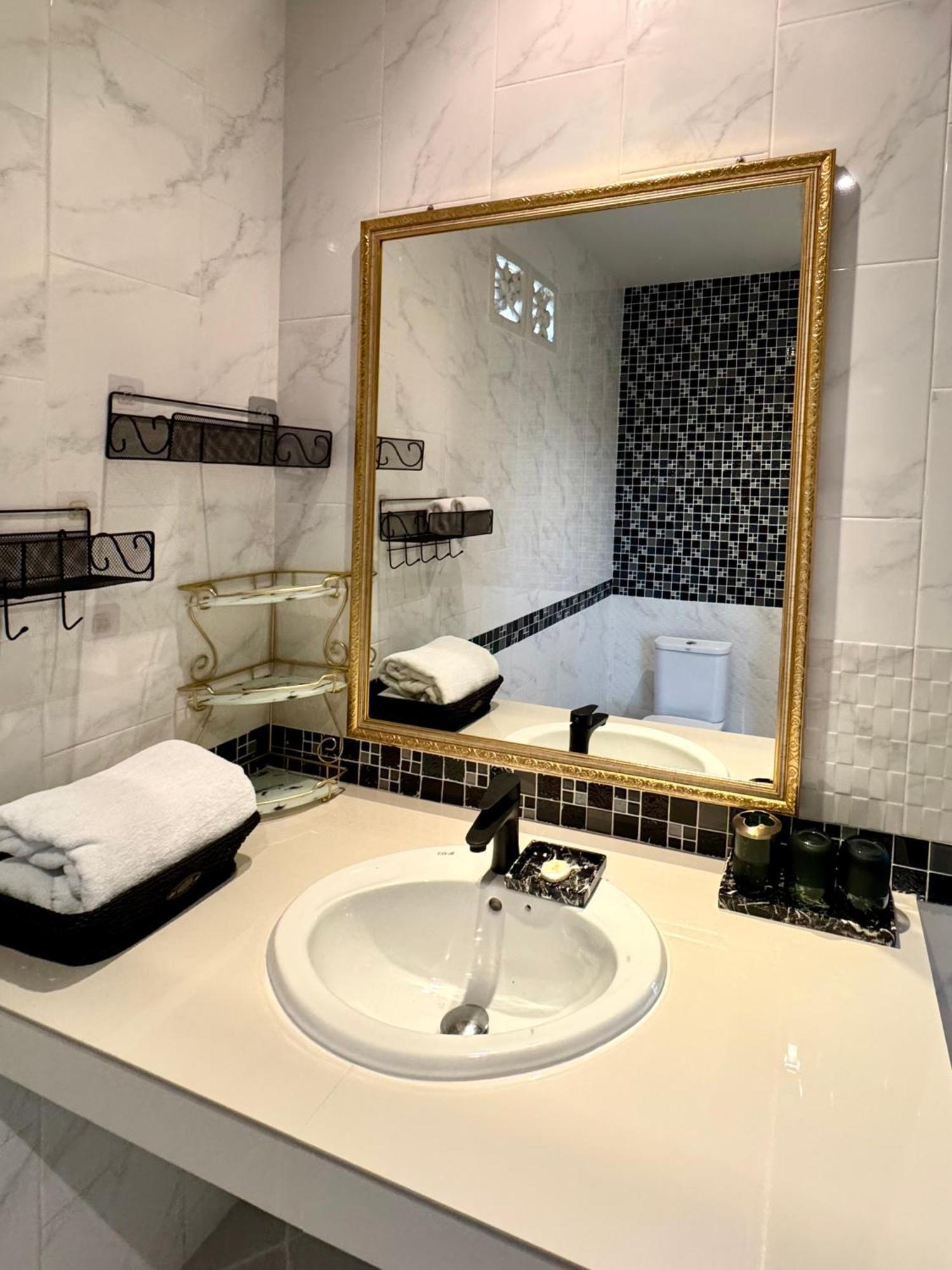 Klong Muang Beach Apartment Extérieur photo